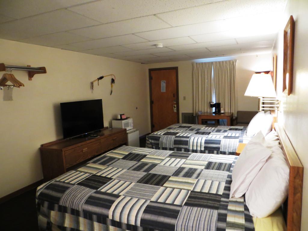 Chief Motel Къстър Екстериор снимка