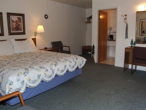 Chief Motel Къстър Екстериор снимка