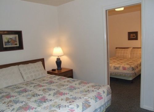 Chief Motel Къстър Екстериор снимка