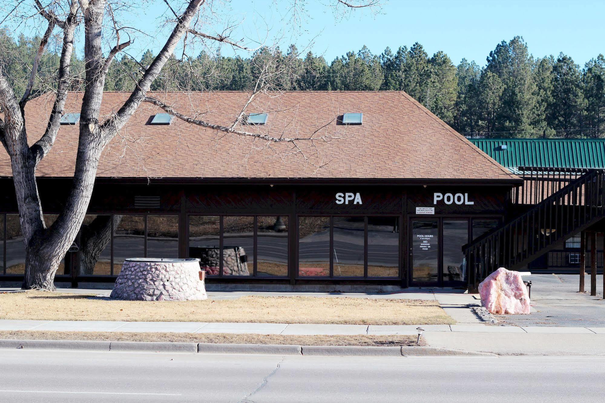 Chief Motel Къстър Екстериор снимка