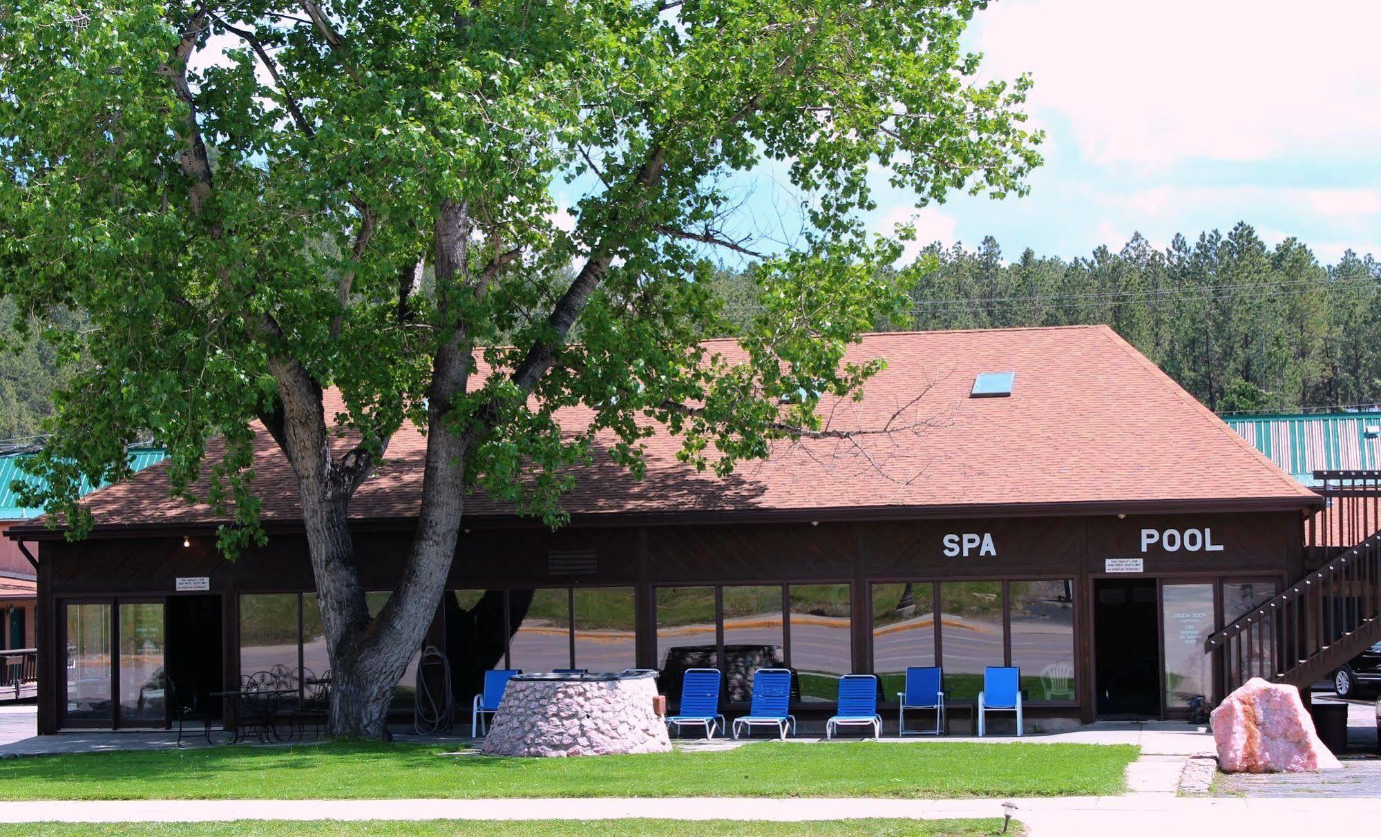 Chief Motel Къстър Екстериор снимка