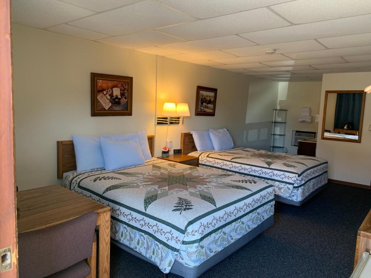 Chief Motel Къстър Екстериор снимка