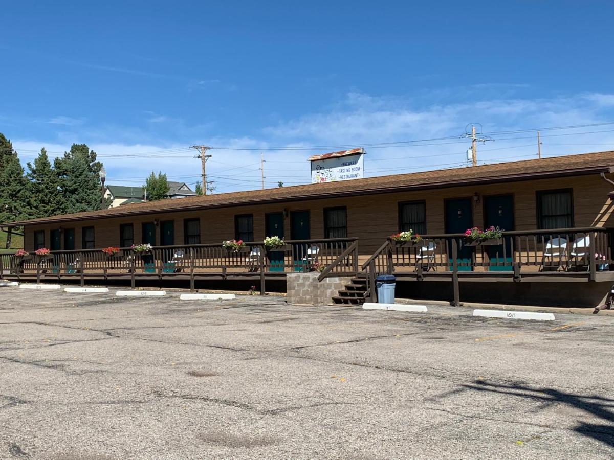 Chief Motel Къстър Екстериор снимка